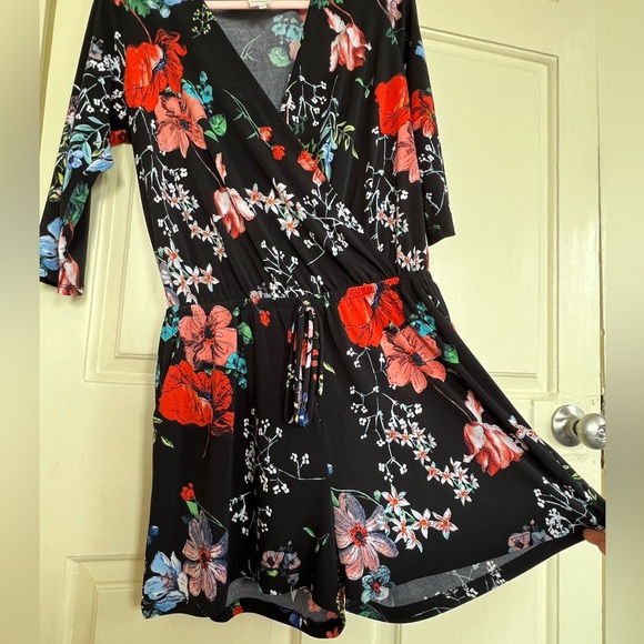 KAILEIGH Mid length sleeve romper with waist cinch - Picture 5 of 5